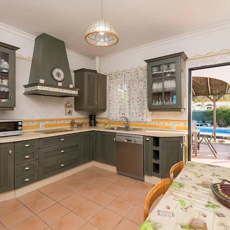 Holiday home Hanna - Chz300 By Interhome